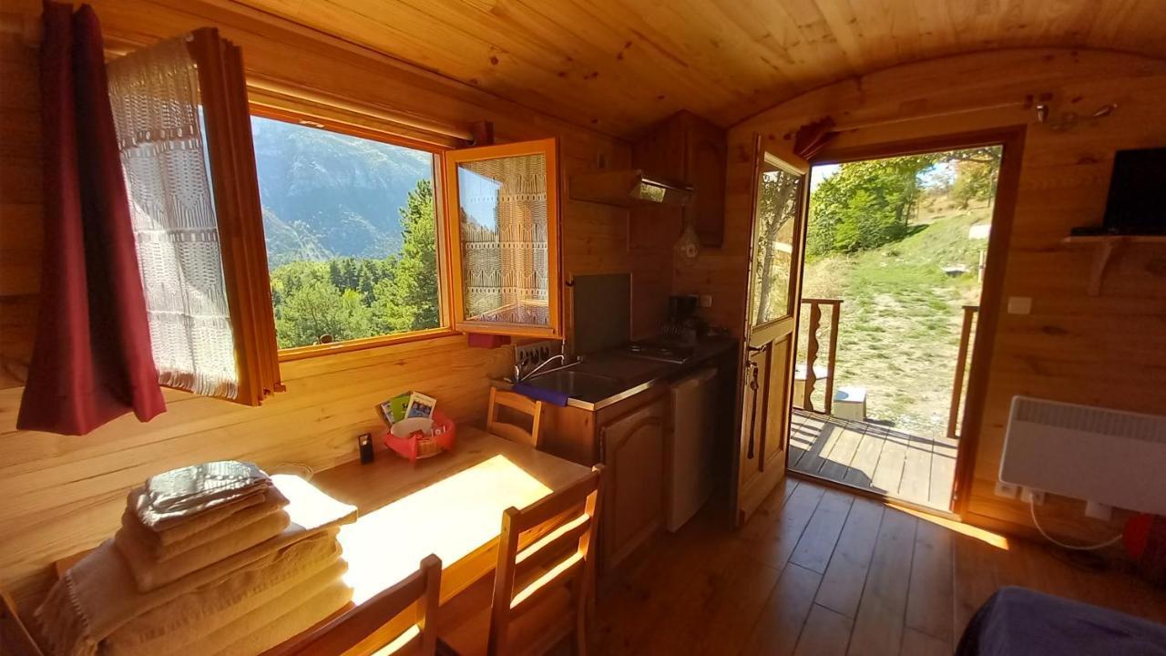 Les Roulottins Luxe tent Briançonnet